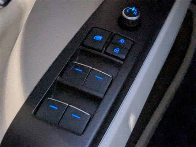 2022 Toyota Camry Hybrid XLE