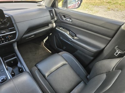 2022 Nissan Pathfinder SL