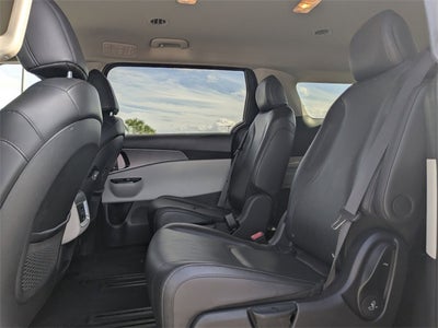 2024 Kia Carnival LX