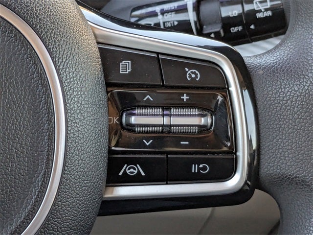 2023 Kia Carnival LX