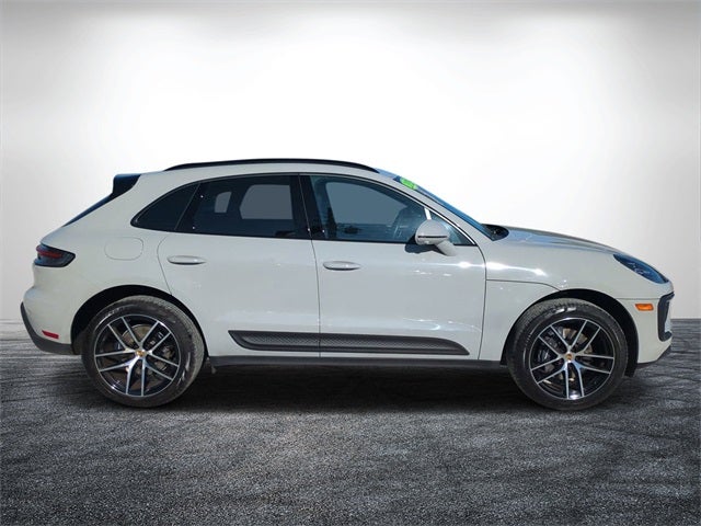 2025 Porsche Macan Base