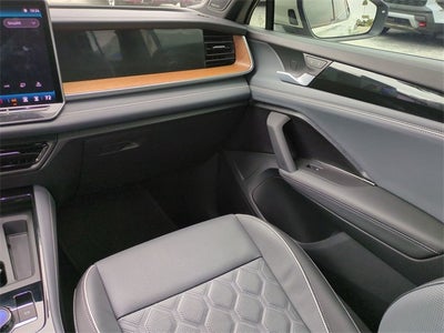 2025 Volkswagen Tiguan 2.0T SEL R-Line