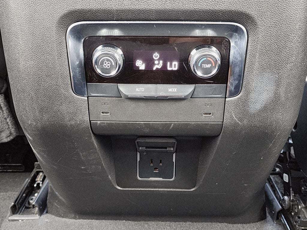 2025 Chevrolet Suburban LT