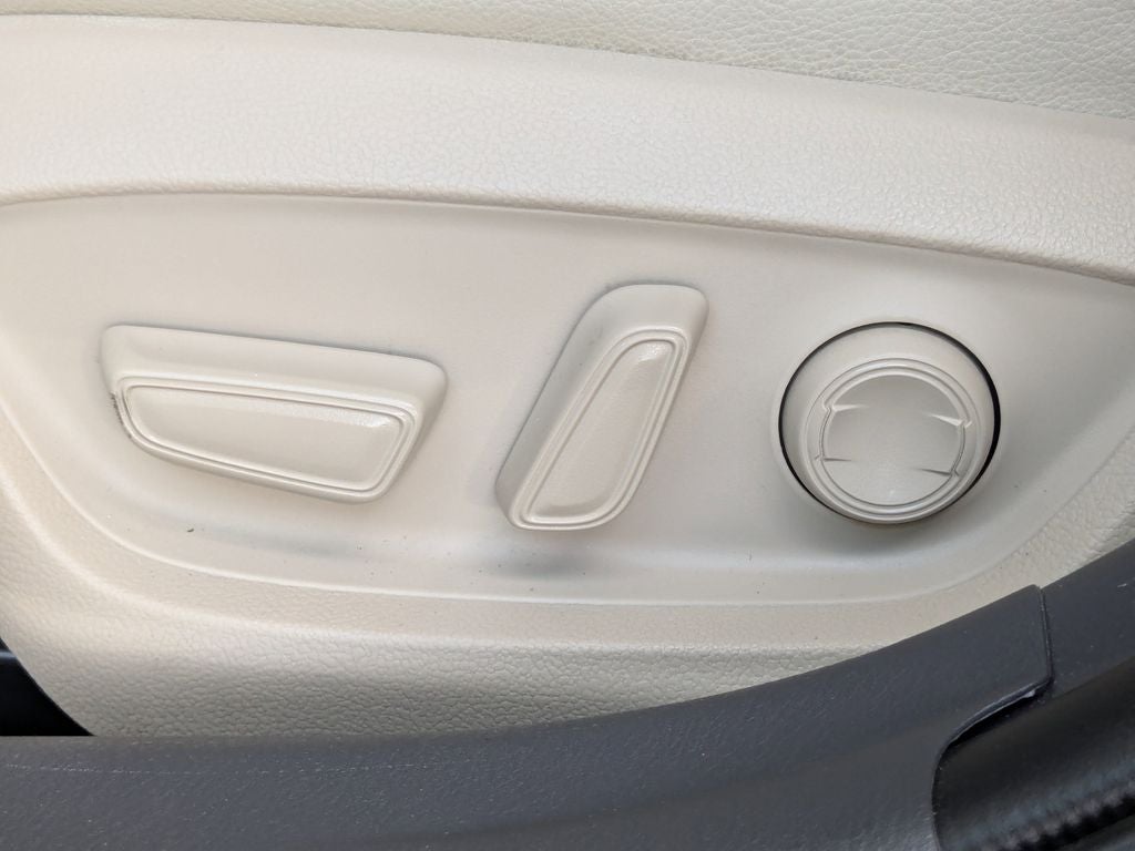 2022 Toyota Camry Hybrid XLE