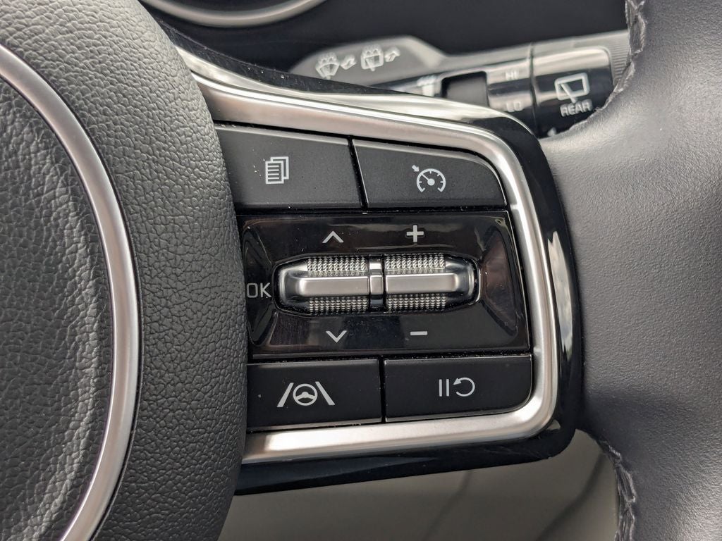 2024 Kia Carnival LX