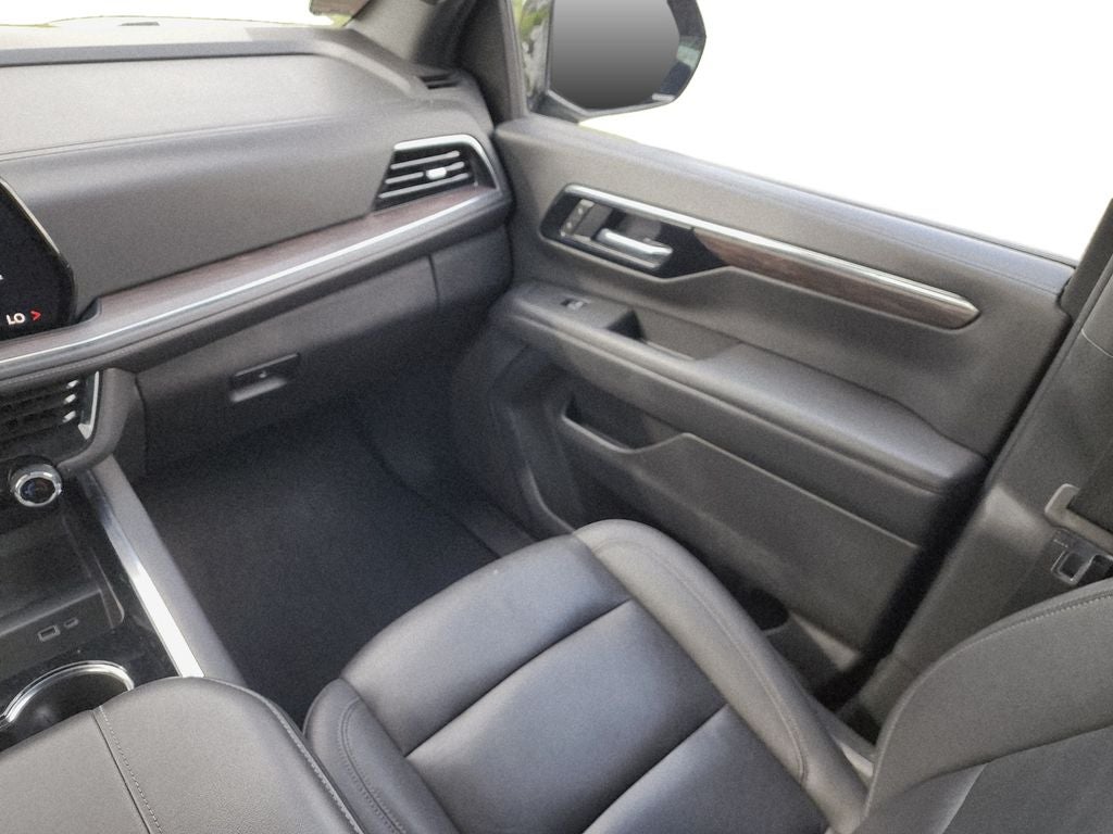 2025 Chevrolet Suburban LT